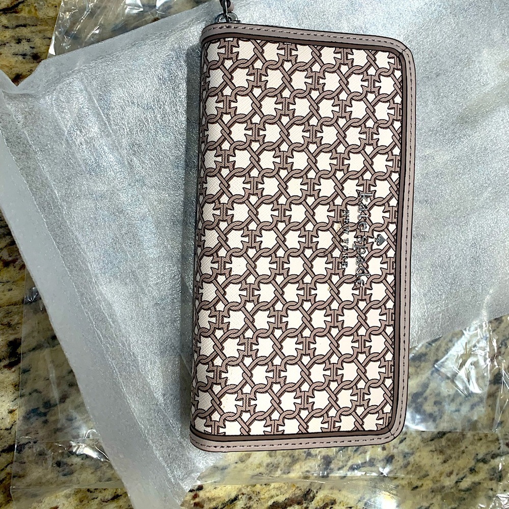 Kate Spade large zipper wallet NEW NEVER USED